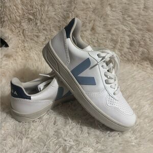 Veja V-10 Low Top Sneaker